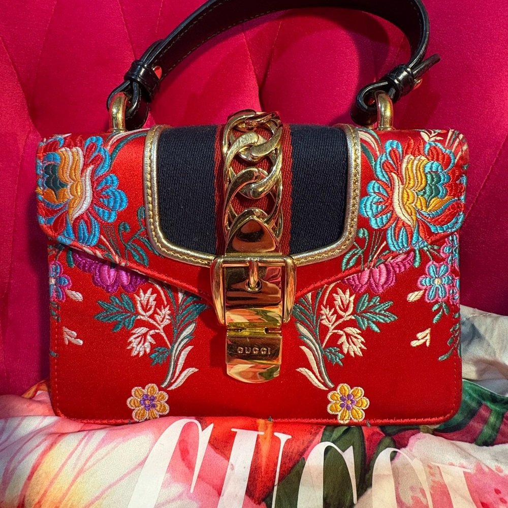 Gucci Mini Sylvie in Red Floral Jacquard - Picture 2 of 10